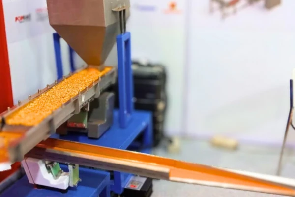 Scarf Feeder Real Image